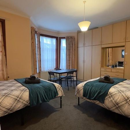 25 Minutes To Central London Rooms 35 Номер фото