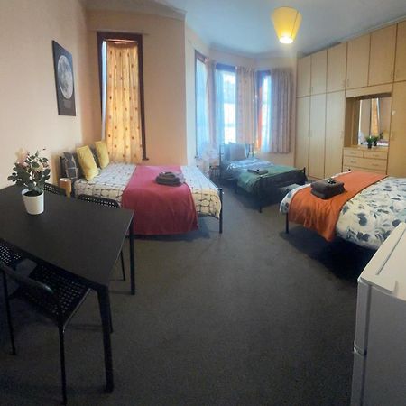 25 Minutes To Central London Rooms 35 Екстер'єр фото