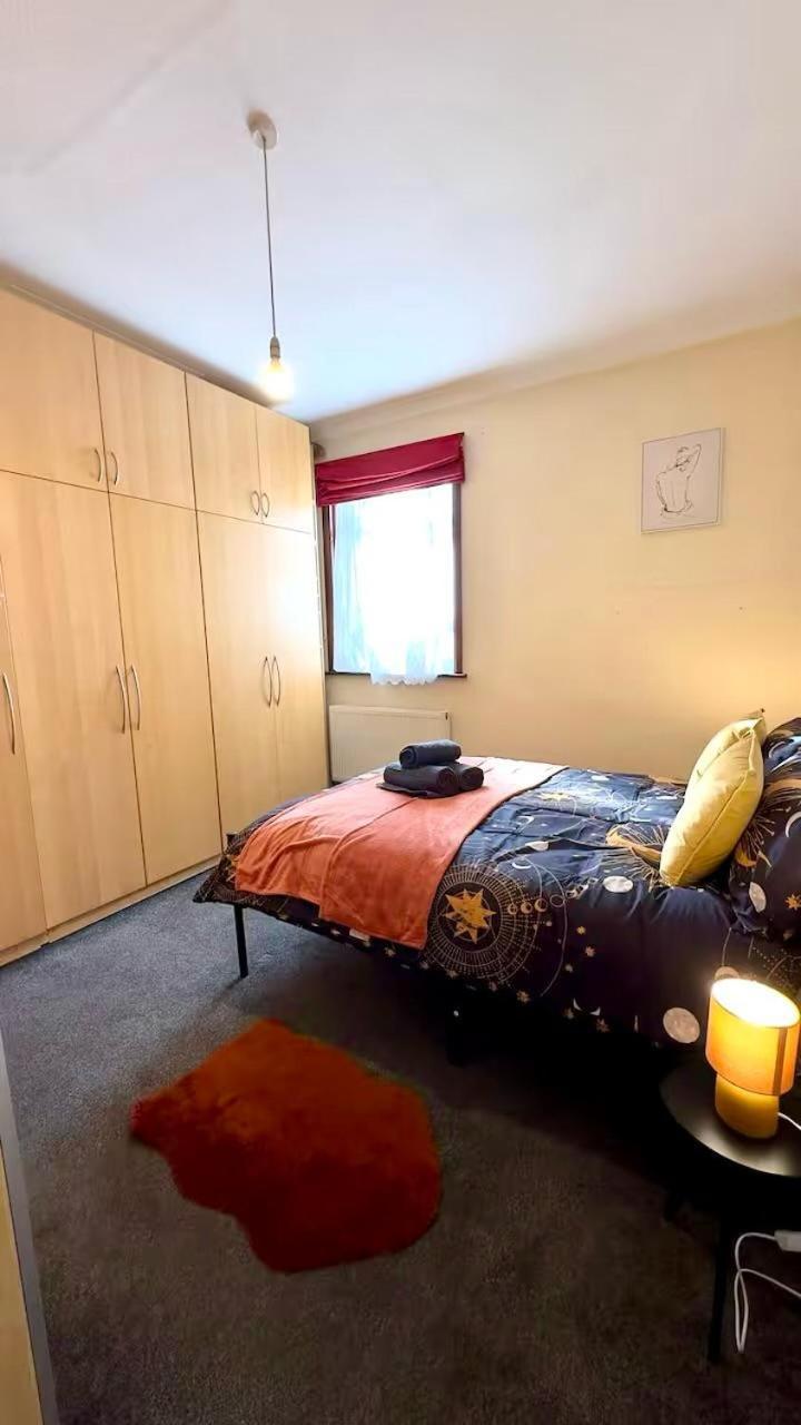 25 Minutes To Central London Rooms 35 Екстер'єр фото