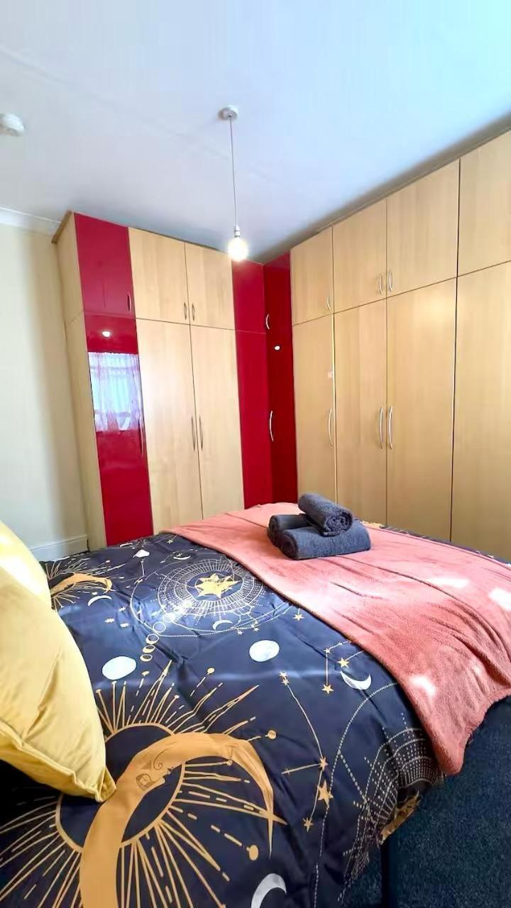 25 Minutes To Central London Rooms 35 Екстер'єр фото