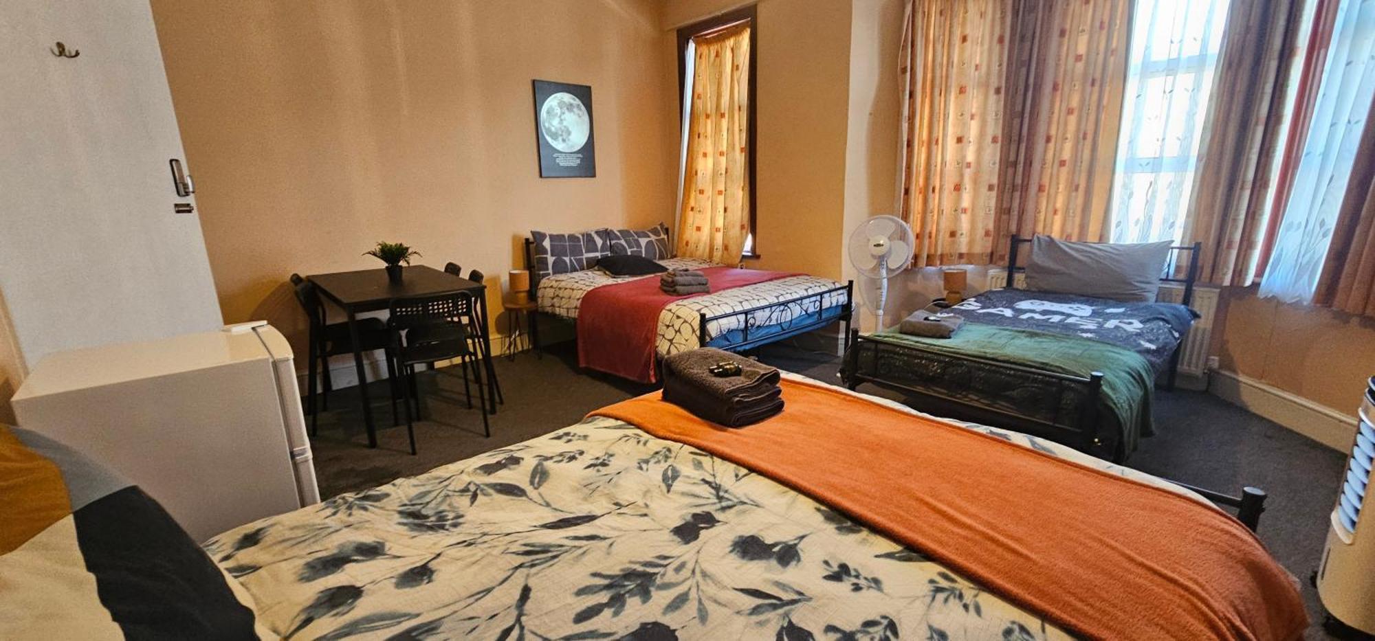 25 Minutes To Central London Rooms 35 Екстер'єр фото